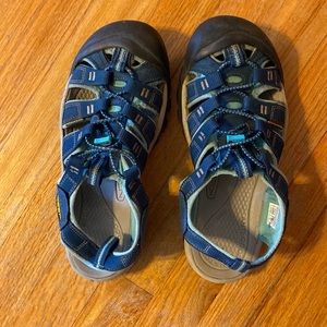 Keen sandals size 8.5